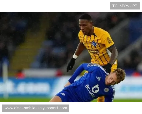 AC米兰在左路强化控球,特奥不断压缩对手活动区